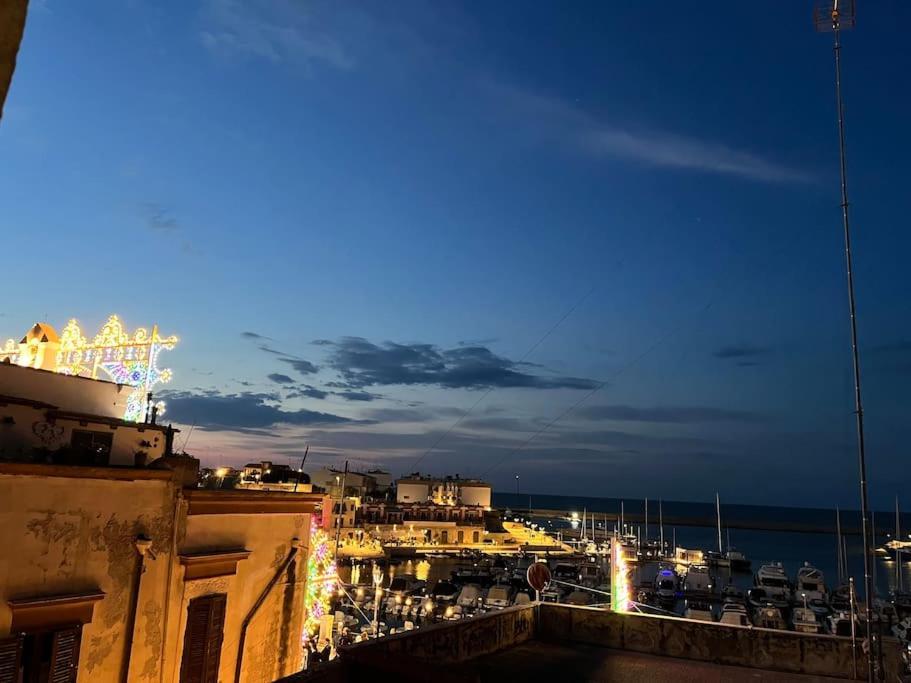 Palazzo Lamantea Boutique Rooms 比谢列 外观 照片