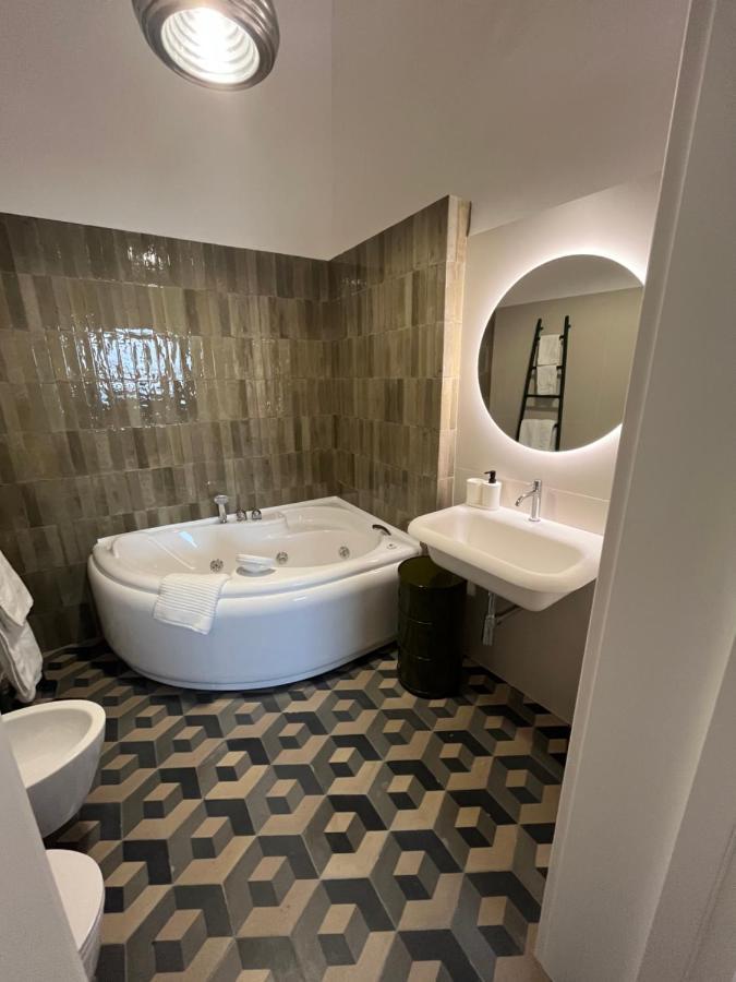Palazzo Lamantea Boutique Rooms 比谢列 外观 照片